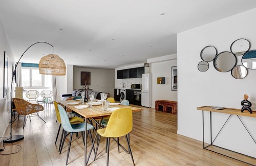Amerique Apartment | Spacious 4BDR in Buttes Chaumont pour 12 pers