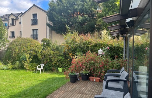 Vitry-sur-Seine House | Spacious and modern 4 bedroom 2 bathroom House with garden ideal fir families