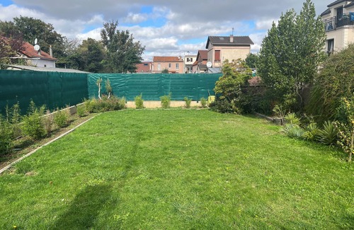Vitry-sur-Seine House | Spacious and modern 4 bedroom 2 bathroom House with garden ideal fir families