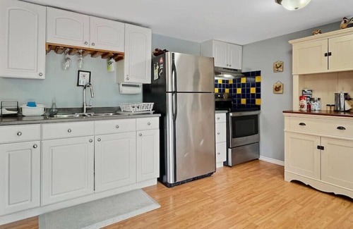 Bancroft Cottage | Spacious Cottage In Town-Sauna/Waterfront