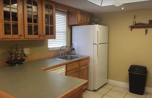 Weeki Wachee Gardens House | Spacious home on clear canal just a few houses from the main river includes kayaks and pool table!