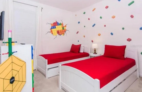 Kissimmee House | Spectacular 8 Bedroom Home Close To Universal Studios & Disney World!