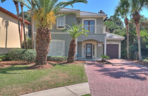 Fort Walton Beach - Destin House | Splendid Home With Private Pool and Hot Tub Patio, 8mn Walk to Beach, Pets Welcome