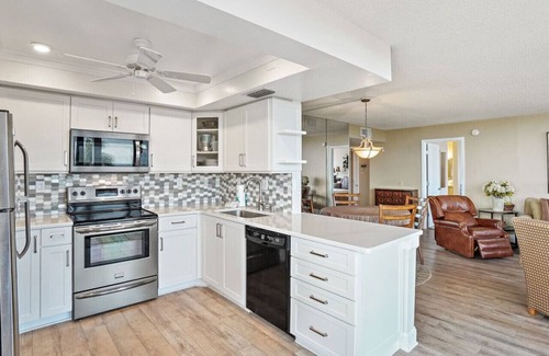 Isla del Sol Condo | St. Pete Isla Del Sol Bahia J-408: 2BD/2BA