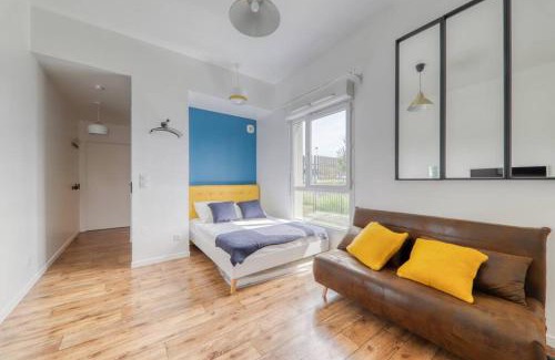 Montevrain Apartment | Studio Art - Shopping center and train station 500m - Disneyland Paris 5min