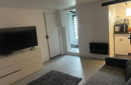 Antony Apartment | Studio downtown