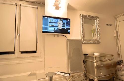 Chaussee-d'Antin Apartment | Studio Moderne Haussemann