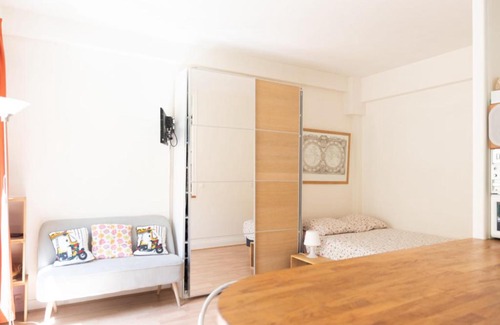 Pere Lachaise Apartment | Studio with TERRACE near Père Lachaise