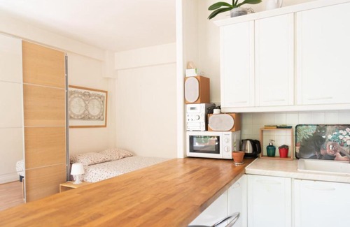 Pere Lachaise Apartment | Studio with TERRACE near Père Lachaise