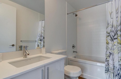 Fashion District Apartment | Stunning 3 BR Condo Downtown Toronto