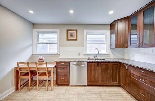 Lakeview House | Stunning 3BR2WR @ Lakeview area
