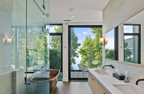 New Toronto House | Stunning Modern Waterfront home, 10 minutes from Downtown Toronto.