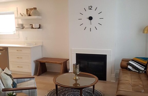 Waterloo House | Stunning uptown Waterloo executive rental