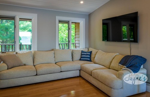 Carling Cottage | Stunning waterfront on Georgian Bay! 6bdrm 4bath! Games Room! Hot Tub!