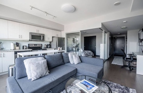 Chinatown Apartment | Stylish 1BR Condo: Scenic City View & Free Parking