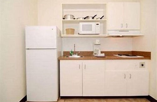 Lakeland Hotel | Suburban Studios Lakeland North I-4
