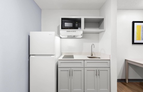 Lakeland Hotel | Suburban Studios Lakeland North I-4
