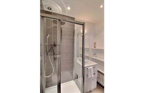 Champs-Elysees Apartment | SUNDRENCHED HAUSSMANIAN LUXURY PIED-À-TERRE IN CHAMPS ELYSEES