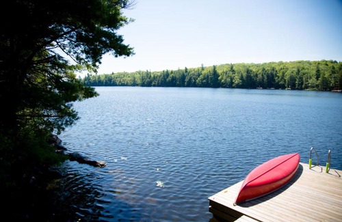 Parham House | Sunny Hilltop Hideaway on the Lake