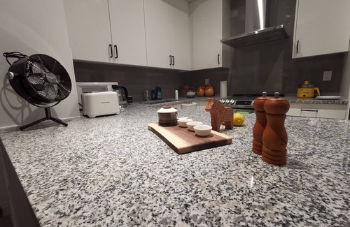 Central Erin Mills House | Sunny Serenity Home