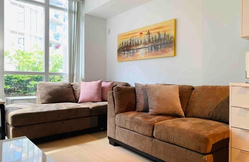 CityPlace Apartment | SunShine Stays + Den Terrace