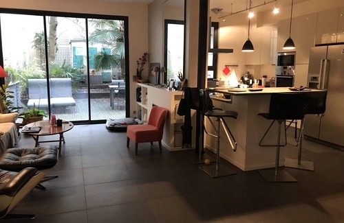 Quartier de la Plaine-de-Monceaux Apartment | Superbe Atelier D'artistes 160 mts + Terrasse Jardin Privatif 80 mts