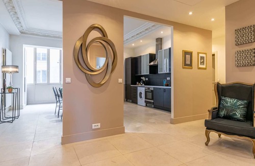 Champs-Elysees Apartment | Sweett | Boccador - Three Bedroom Apartment, Sleeps 6