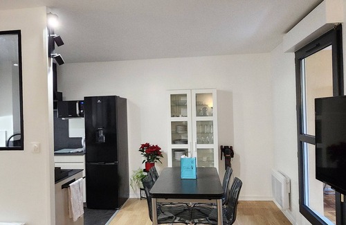 Rueil-Malmaison Apartment | T2, parking, terrace, near Paris and La Defense