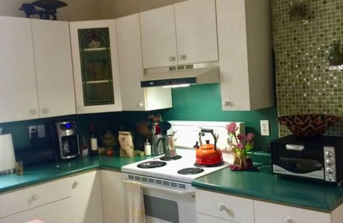 Stratford Apartment | The Happy House - 5 bedrooms! Right downtown.