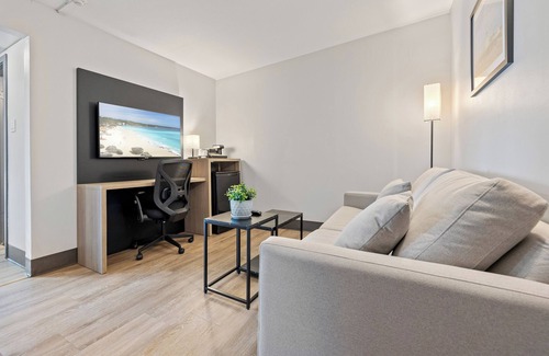 Jordan Harbour Hotel | The Jordan Ramada by Wyndham
