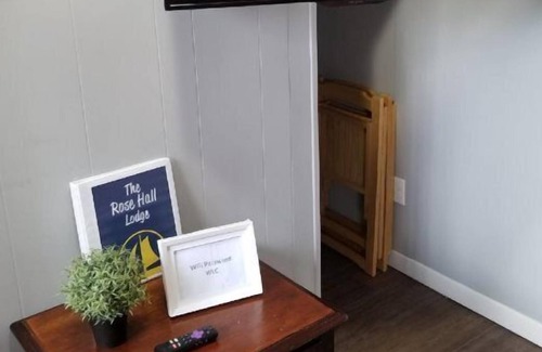 Bloomfield House | The Rosehall-PEC waterfront stay