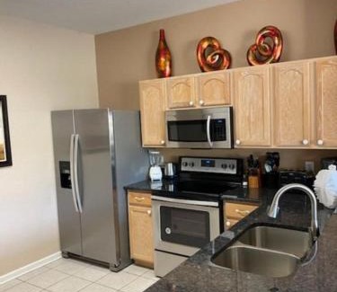 Windsor Hills Apartment | Three BR * 2 Miles to Disney, pool, free WiFi