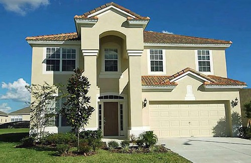 Windsor Hills Villa | Three miles to Disneys