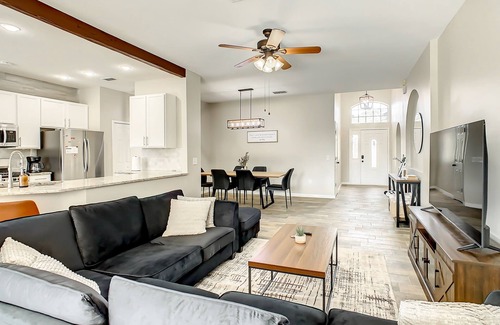 Crescent Lakes House | Traveler's Dream - Pool, Games, Disney+