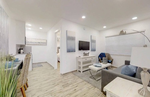 Hollywood Apartment | Trendy 1BR w/Parking Space & Walk to the Beach #8