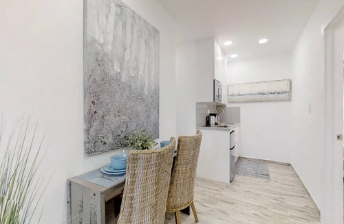 Hollywood Apartment | Trendy 1BR w/Parking Space & Walk to the Beach #8