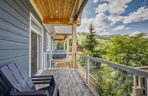 The Blue Mountains Villa | Two Minute Walk To The Blue Mountain Village !!!