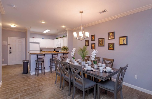 Reunion Condo | Upgraded 3br/2ba resort condo near Disney & more! Great onsite bar & restaurant!