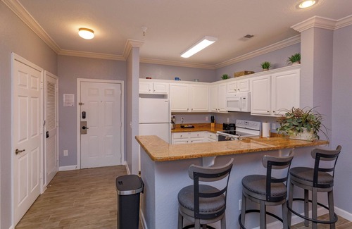Reunion Condo | Upgraded 3br/2ba resort condo near Disney & more! Great onsite bar & restaurant!