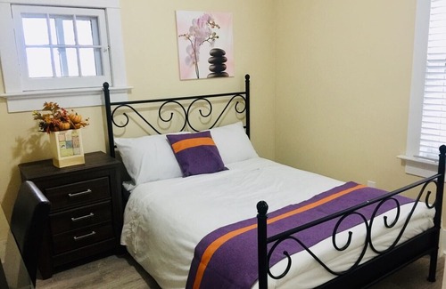Waterloo House | UPTOWN WATERLOO! Renovated and Sweet House