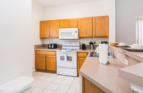 Kissimmee Villa | Vacation Townhome only 8 Miles From Disney (1121)