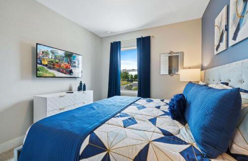 Reunion House | W477 - The Blue Suede Townhome