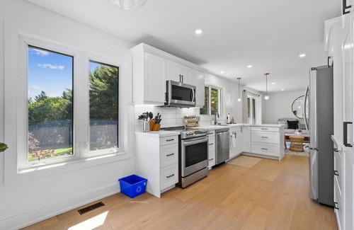 Huntsville Cottage | Waterfront Cottage with Hot Tub and Games Room