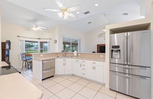 Fort Myers House | Waterfront Southern Exposure 3/2 Pool home on a Wide Fresh Water Canal!