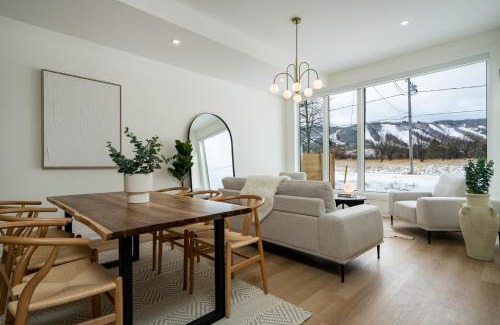 The Blue Mountains Ski Chalet | White Rose Chalet at Blue Mountains for 20 w Hot Tub