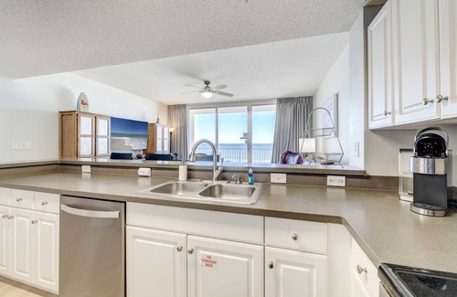 Long Beach Condo | Winter special 5%-10% off weekly: RESERVED PARKING and free beach chairs T1-305