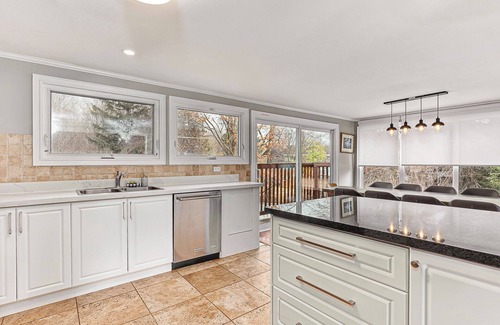 The Blue Mountains Ski Chalet | Woodland Edge (7 bedrooms+Hot Tub+Pool for summer)