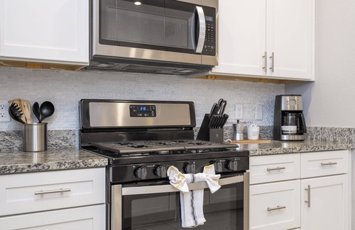 West Kissimmee House | Your Disney Escape – 5 Min Drive, Sleeps 8
