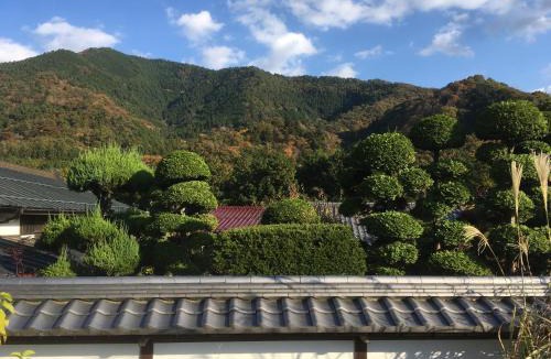 Tsuru House | 古民家ガーデン 山あり i 一棟貸し, 中庭BBQ, 焚き火, 友人グループ, 3世代旅行にもおすすめ !