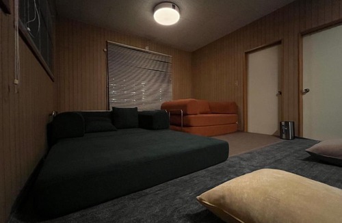 Kofu House | 天然温泉付 一棟貸し最大12名 近隣施設事前予約で バーベキュー 花火 和羽灯屋 ナウヒヤ